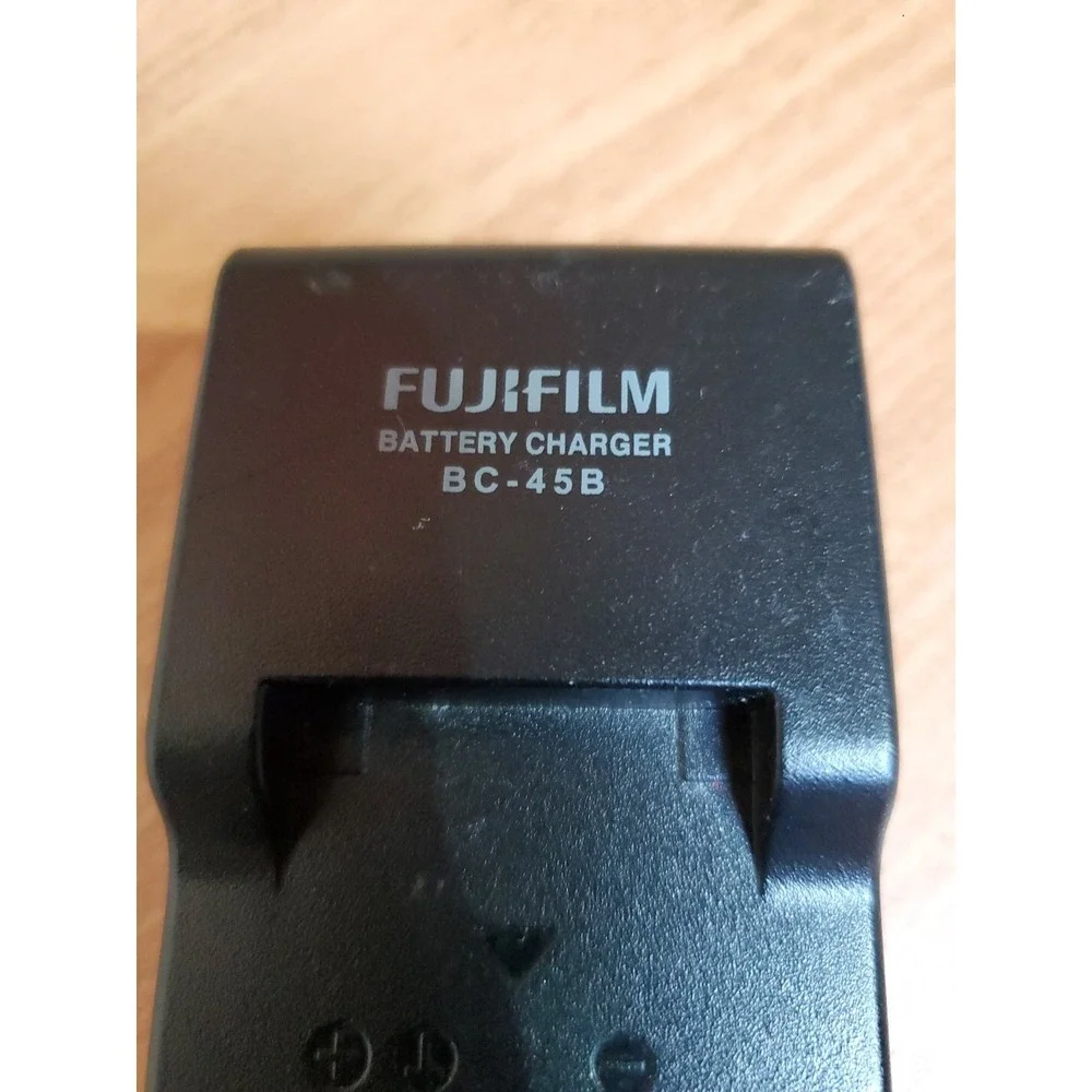 Genuine Fujifilm BC-45B Camera Battery Charger Used